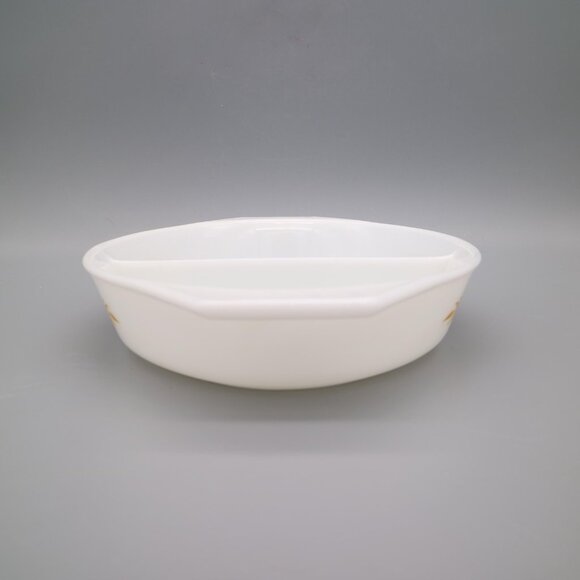 Anchor Hocking Fire King Golden Wheat Milk Glass Casserole Dish Pan 1 1/2 Qt. - Picture 3 of 6